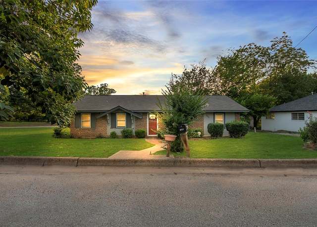 Property at 3021 King St, Tyler, TX 75701, 3 beds, 2 baths
