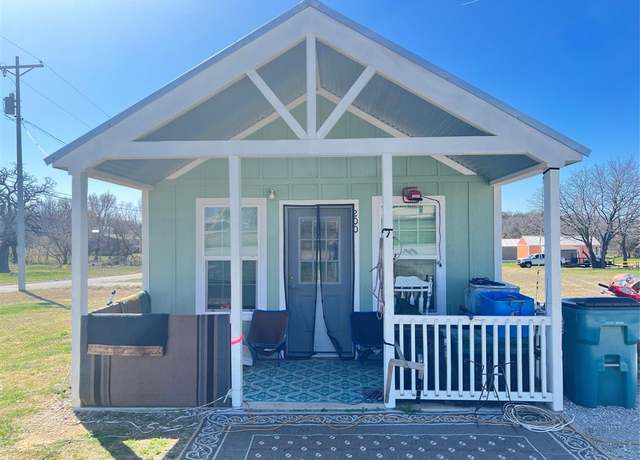 Property at 200 W Riley St, Bowie, TX 76230, 1 bed, 1 bath