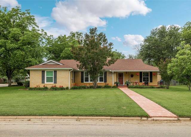 Property at 2211 Belmeade, Brownwood, TX 76801, 2 beds, 2 baths