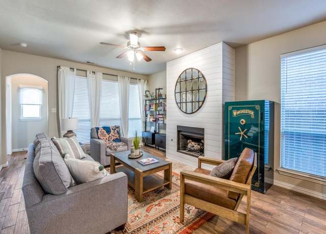 Property at 10612 Bolivar Dr, Mckinney, TX 75072, 3 beds, 2.5 baths