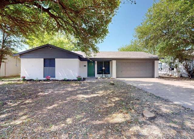 Property at 128 SE Gardens Blvd, Burleson, TX 76028, 3 beds, 1.5 baths