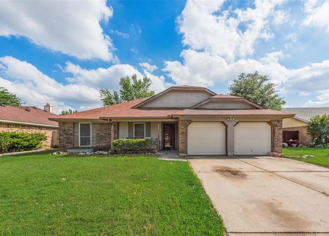 Property at 300 Valley Forge Ln, Arlington, TX 76002, 4 beds, 2 baths