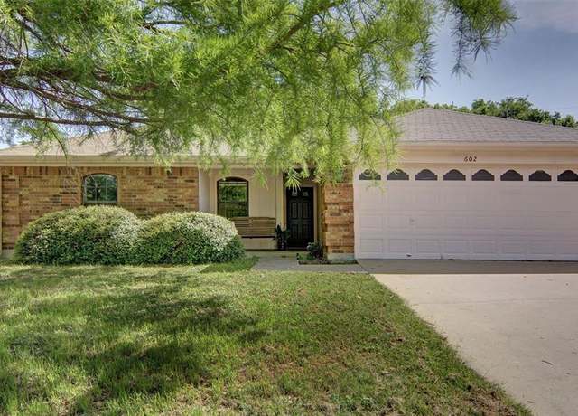 Property at 602 Valleyridge Ct, Decatur, TX 76234, 3 beds, 2 baths
