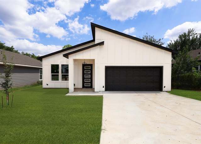 Property at 1032 E Arlington Ave, Fort Worth, TX 76104, 4 beds, 2.5 baths