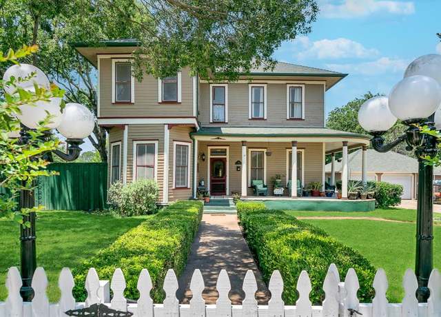 Property at 414 W Columbia St, Weatherford, TX 76086, 4 beds, 2 baths