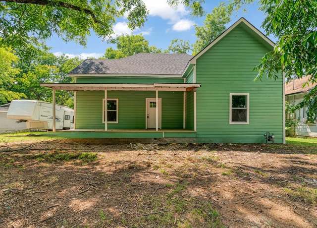 Property at 562 SW 1st, Paris, TX 75460, 4 beds, 3.5 baths