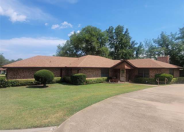 Property at 1325 Corvadura St, Graham, TX 76450, 3 beds, 2 baths