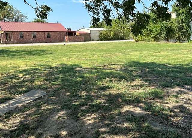 Property at 206-D N 3rd St, Grandview, TX 76050