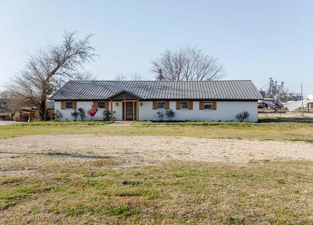 Property at 300 W Bivar Ave, De Leon, TX 76444, 3 beds, 2 baths