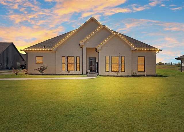 Property at 6514 Old Clarksville Rd, Reno, TX 75462, 3 beds, 2 baths