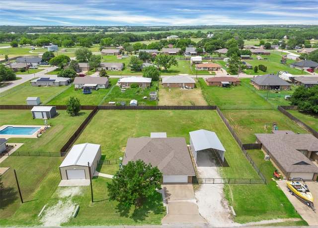 Property at 3920 Country Meadows Cir, Granbury, TX 76049, 3 beds, 2 baths