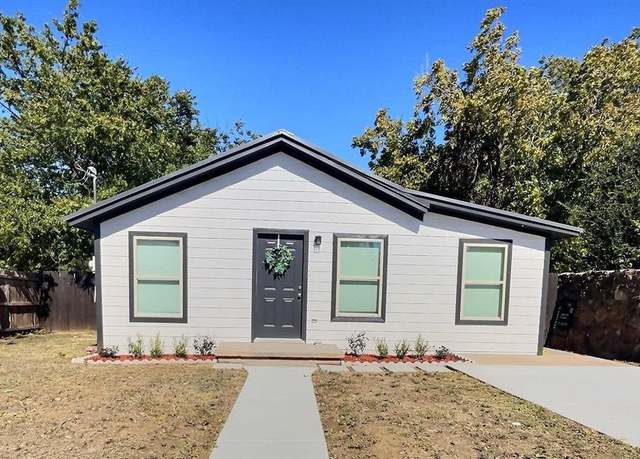 Property at 1014 W Archer St, Jacksboro, TX 76458, 3 beds, 2 baths
