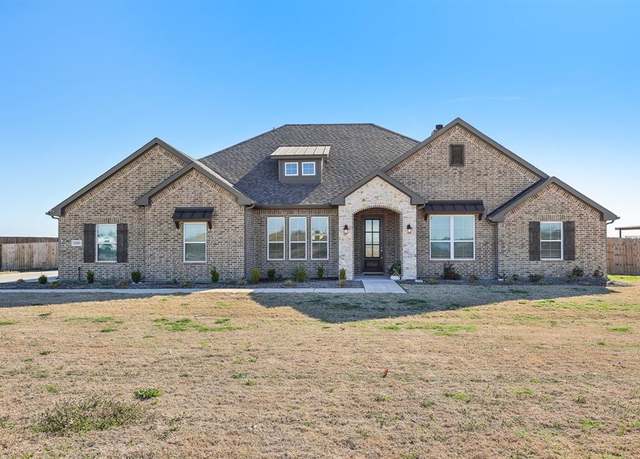 Property at 800 Majors Rd, Van Alstyne, TX 75495, 4 beds, 2.5 baths