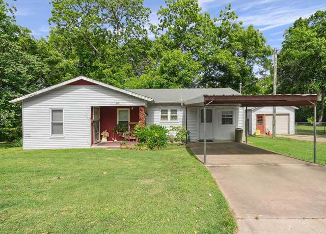 Property at 801 N Newsom St, Mineola, TX 75773, 2 beds, 1 bath