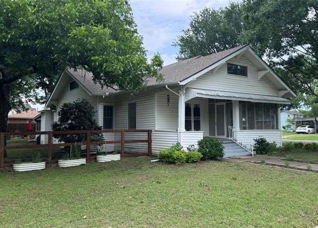 Property at 573 S Preston Ave, Van Alstyne, TX 75495, 3 beds, 3 baths