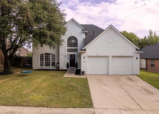 Property at 2842 Alcot Ln, Grand Prairie, TX 75052, 4 beds, 2.5 baths