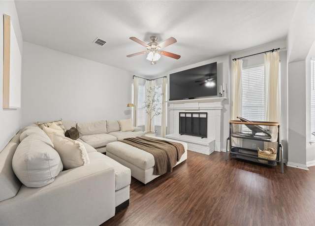 Property at 2842 Alcot Ln, Grand Prairie, TX 75052, 4 beds, 2.5 baths