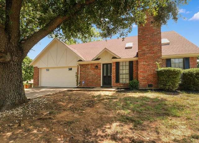 Property at 5300 Oak Brook Rd, Arlington, TX 76016, 3 beds, 2 baths