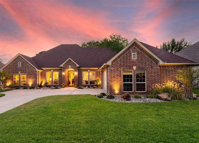 Property at 1902 Melbourne Dr, Pantego, TX 76013, 4 beds, 3 baths