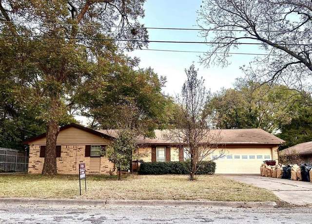 Property at 802 Pecan St, Bonham, TX 75418, 3 beds, 2 baths