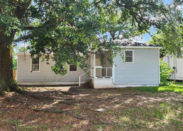 Property at 2720 Foster St, Bossier City, LA 71112, 3 beds, 2 baths