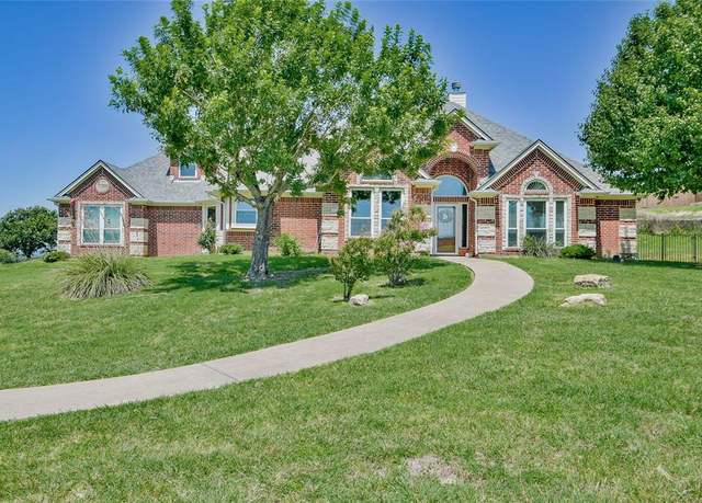 Property at 2400 Wills Way Dr, Granbury, TX 76049, 5 beds, 2.5 baths