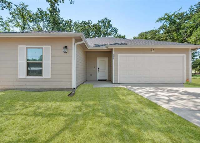 Property at 283 E Golden Oaks Dr, Mabank, TX 75156, 3 beds, 2 baths