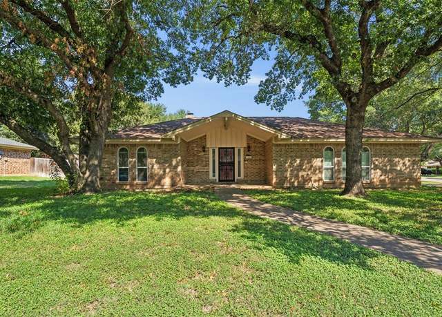 Property at 1121 Green River Trl, Cleburne, TX 76033, 3 beds, 2 baths
