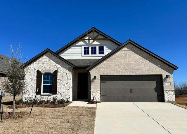 Property at 800 Juneau St, Gainesville, TX 76240, 3 beds, 2 baths