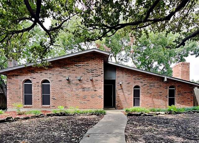 Property at 1425 Glacier Dr, Plano, TX 75023, 3 beds, 2 baths