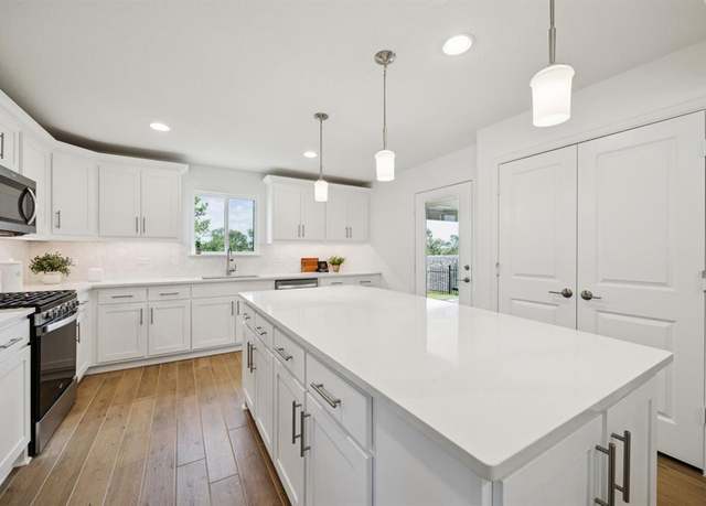 Property at 401 Long Pines Dr, Mckinney, TX 75071, 2 beds, 2 baths