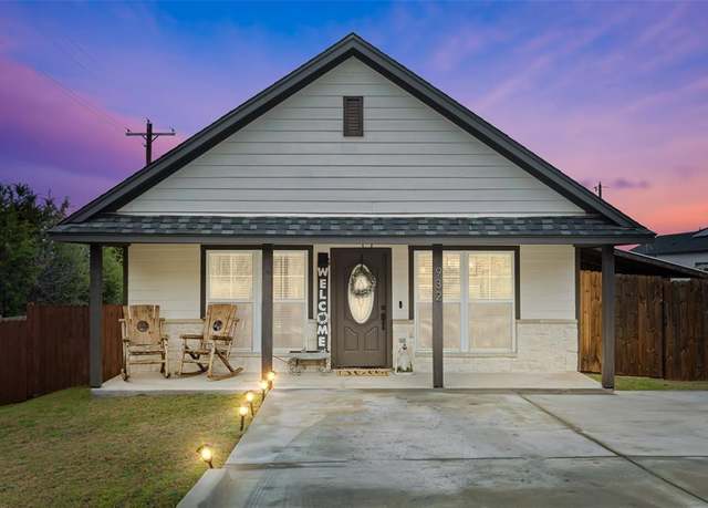 Property at 932 Devils River Dr, Granbury, TX 76048, 3 beds, 2 baths