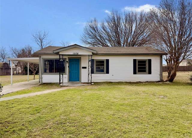 Property at 1508 E Cantey St, Fort Worth, TX 76104, 3 beds, 2 baths
