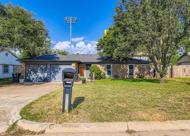 Property at 3719 French Wood Dr, Arlington, TX 76016, 3 beds, 2 baths