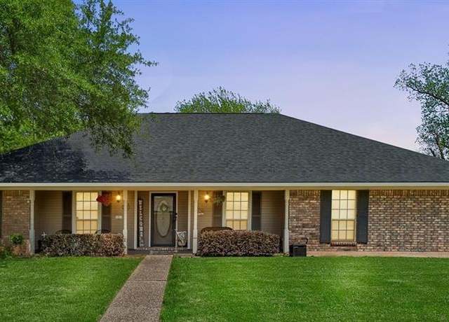 Property at 5021 Kenilworth Dr, Bossier City, LA 71112, 4 beds, 2 baths