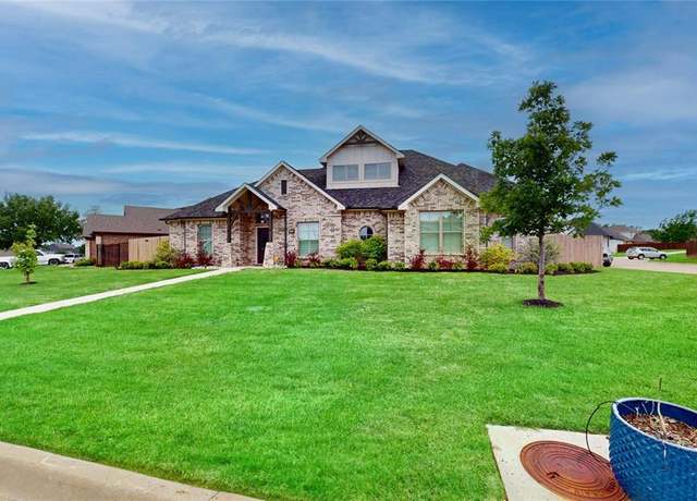 Property at 1520 Bent Creek Dr, Cleburne, TX 76033, 3 beds, 3.5 baths