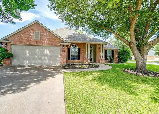 Property at 1100 Highcrest Dr, Burleson, TX 76028, 3 beds, 2 baths