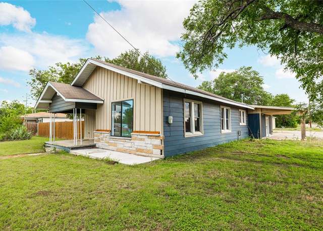 Property at 2001 Southside Dr, Brownwood, TX 76801, 3 beds, 2 baths