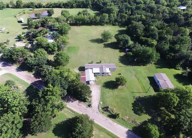 Property at 400 Avenue D, Point, TX 75472, 3 beds, 2 baths