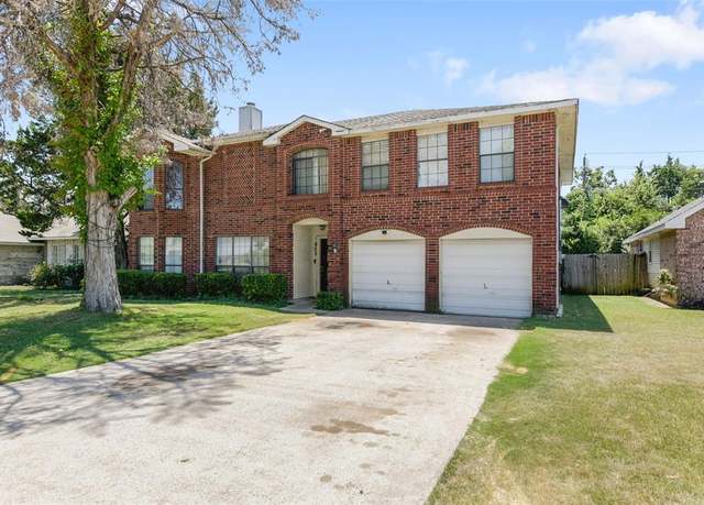 Property at 925 Clover Hill Ln, Cedar Hill, TX 75104, 4 beds, 2.5 baths