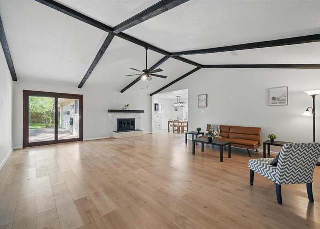 Property at 824 Sandpiper Dr, Denton, TX 76205, 4 beds, 2.5 baths