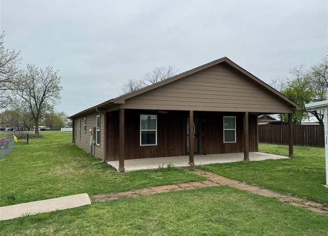 Property at 106 E Reed St, Bonham, TX 75475, 2 beds, 2 baths