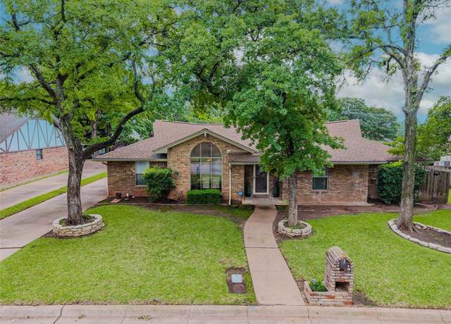 Property at 1720 Prestonwood Dr, Arlington, TX 76012, 4 beds, 3 baths