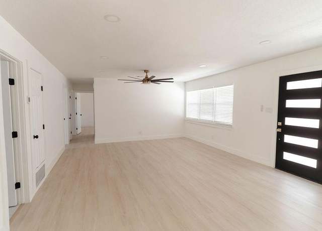 Property at 5625 Waltham Ave, Fort Worth, TX 76133, 3 beds, 2 baths