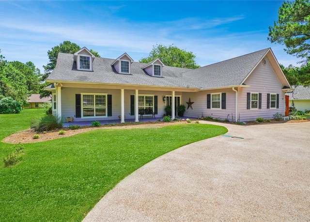 Property at 622 Green Meadow Trl, Holly Lake Ranch, TX 75765, 3 beds, 2 baths