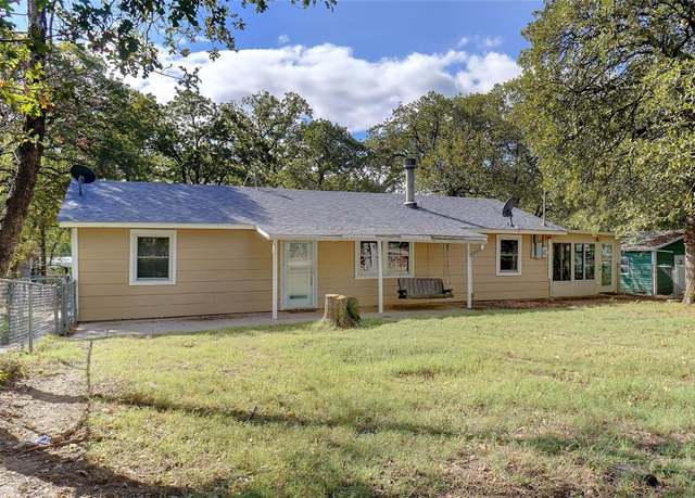 Property at 1060 Forest Oaks St, Reno, TX 76020, 3 beds, 3 baths