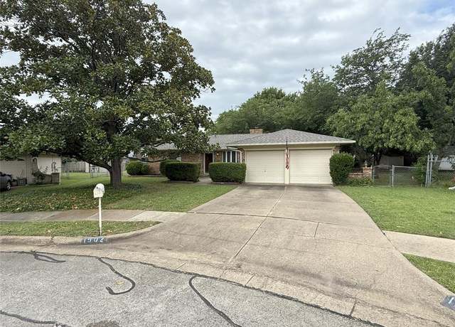 Property at 1902 Green Apple Ln, Arlington, TX 76014, 3 beds, 2.5 baths