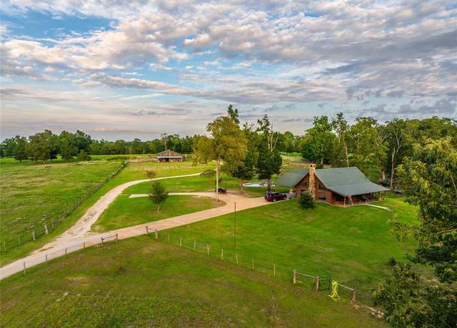 Property at 11884 E County Road 398, Henderson, TX 75652, 3 beds, 2 baths
