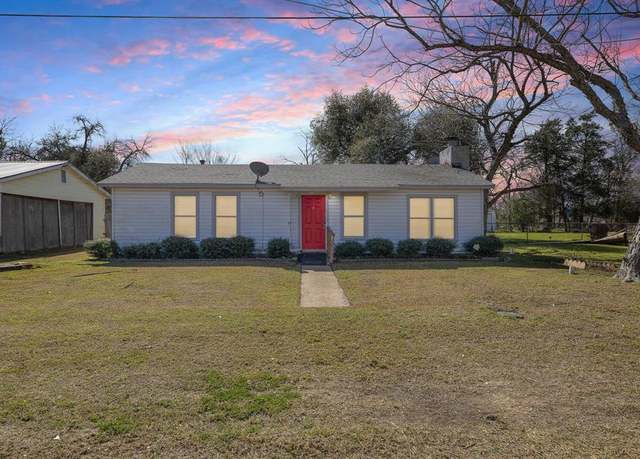 Property at 712 Vernon St, Rockdale, TX 76567, 3 beds, 1.5 baths