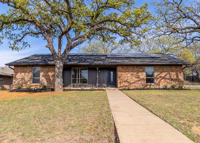 Property at 2423 Jewell Dr, Arlington, TX 76016, 4 beds, 2 baths